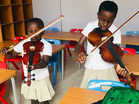 Two pupils playing the violin